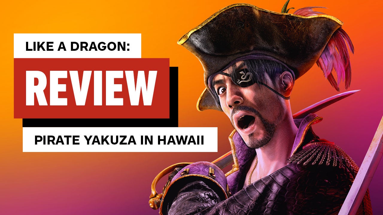 Goro Majima berdiri di atas kapal dalam Like a Dragon: Pirate Yakuza in Hawaii